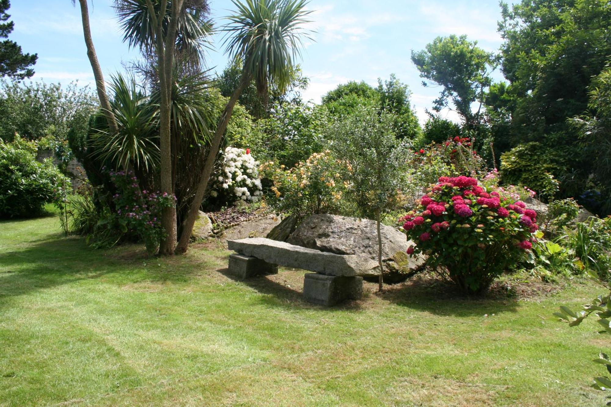 Chez Renee Et Raynal B&B Plounevez-Lochrist Luaran gambar