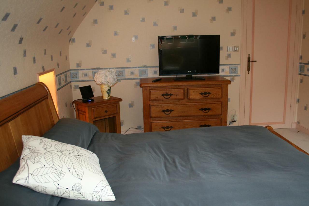 Chez Renee Et Raynal B&B Plounevez-Lochrist Luaran gambar