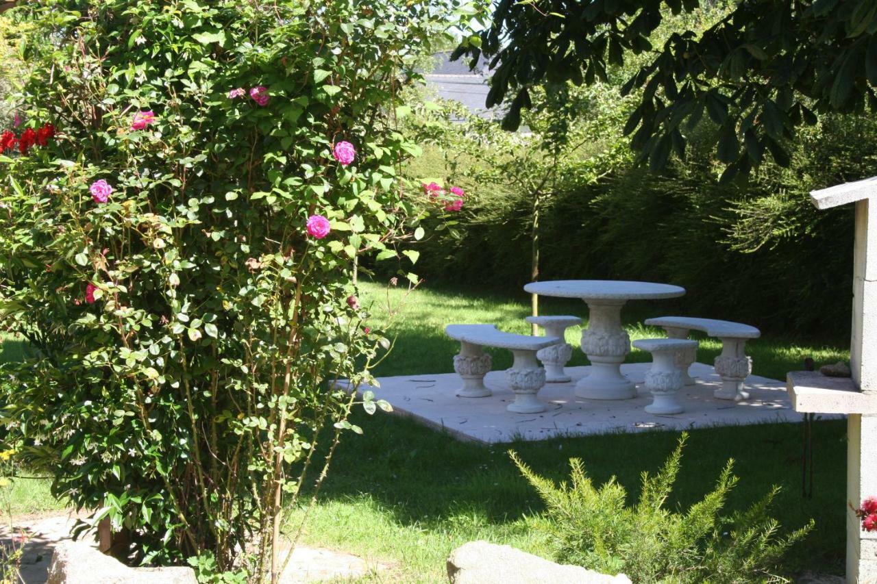 Chez Renee Et Raynal B&B Plounevez-Lochrist Luaran gambar