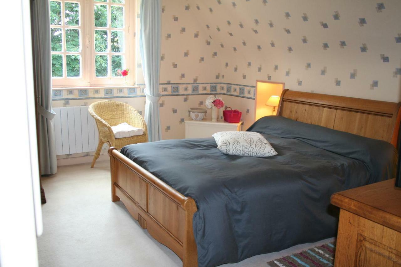 Chez Renee Et Raynal B&B Plounevez-Lochrist Luaran gambar
