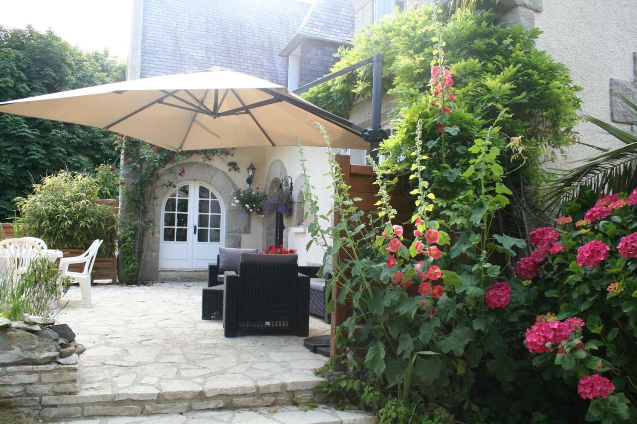 Chez Renee Et Raynal B&B Plounevez-Lochrist Luaran gambar