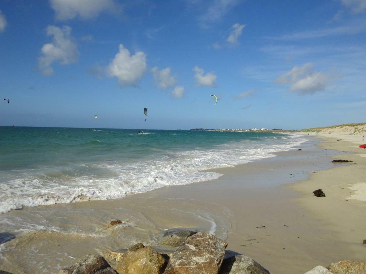 Chez Renee Et Raynal B&B Plounevez-Lochrist Luaran gambar