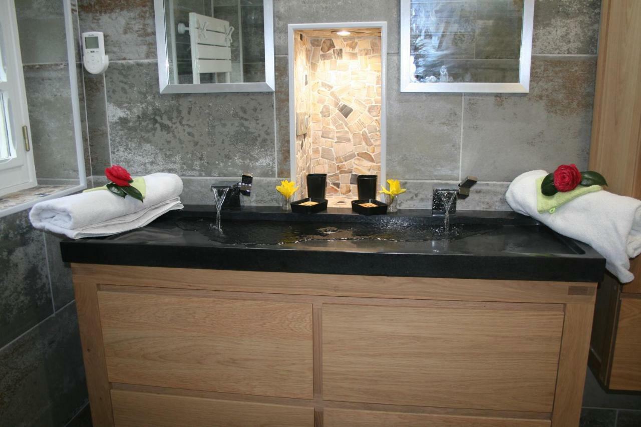 Chez Renee Et Raynal B&B Plounevez-Lochrist Luaran gambar